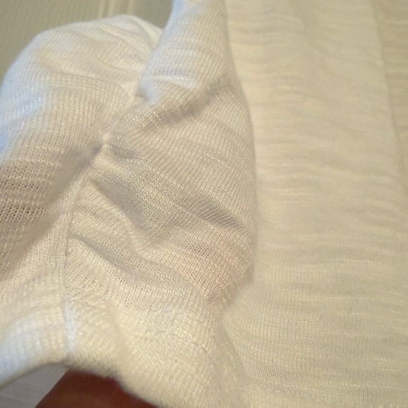 Chico's White V-Neck Women's Top with Ruched Sleeves Chico’s Size 2/ Medium - Picture 5 of 6